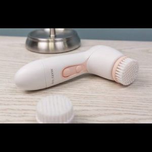 Mary Kay Skinvigorate Cleansing Brush Electric